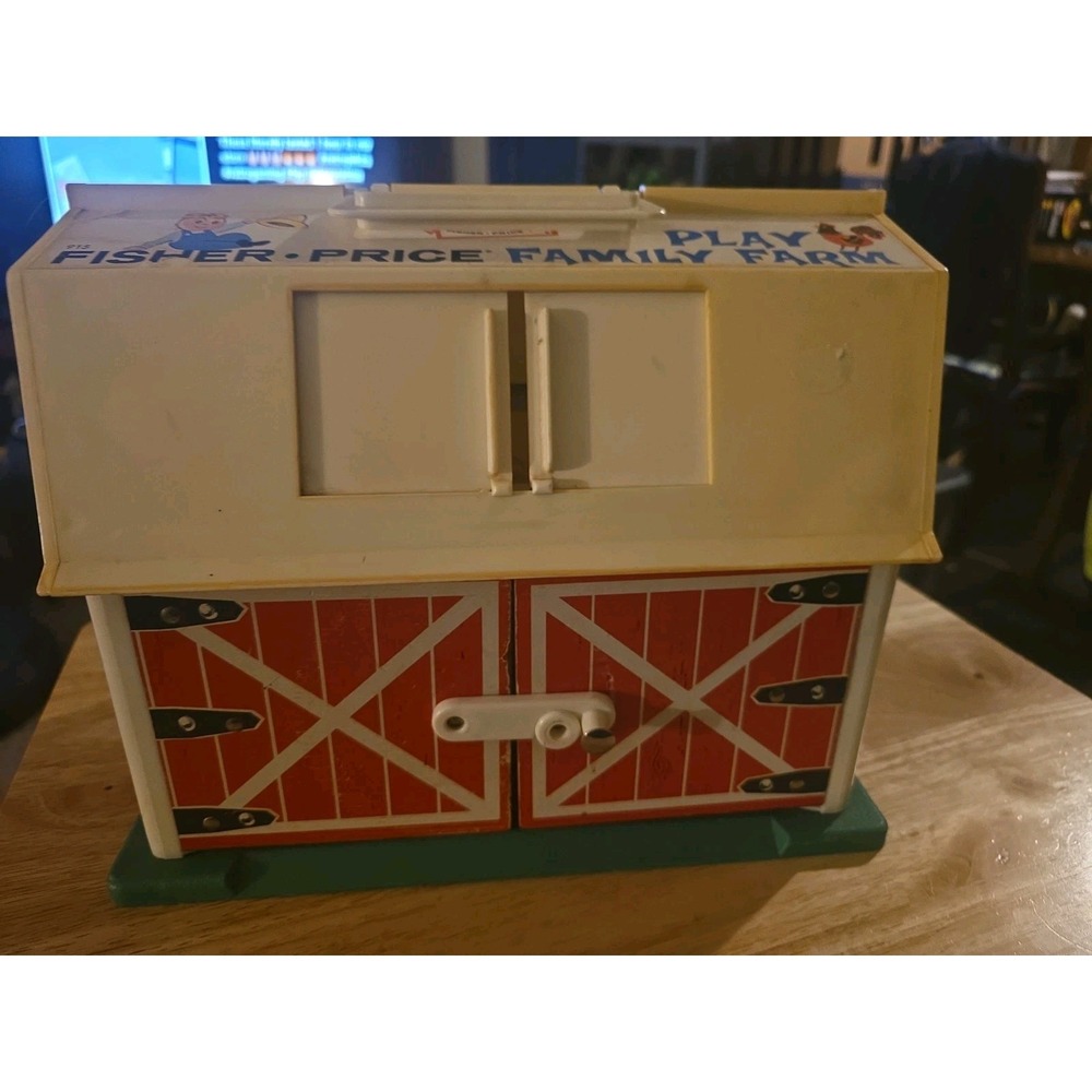1967 Vintage Fisher Price Play Family Farm #915 Barn Opening Door Sound